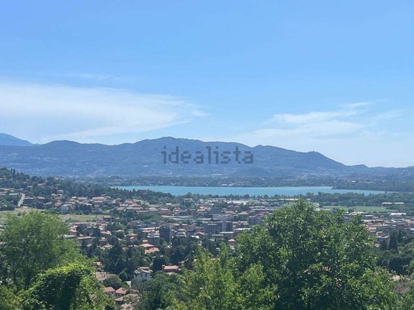 terreno edificabile in vendita ad Erba