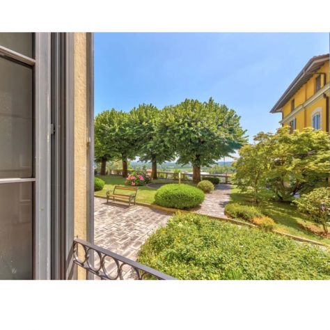 casa indipendente in vendita ad Erba