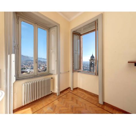 casa indipendente in vendita ad Erba