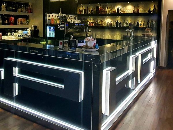 negozio in vendita ad Erba