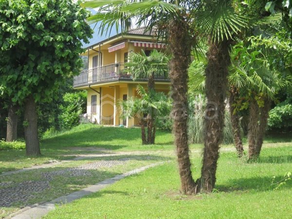 casa indipendente in vendita ad Erba