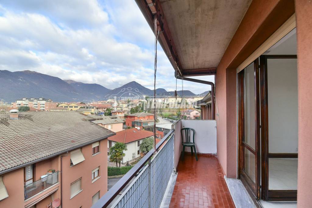 appartamento in vendita ad Erba