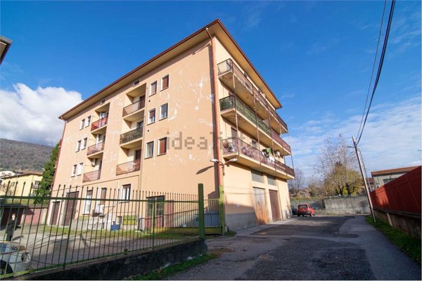 appartamento in vendita ad Erba