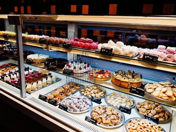 negozio in vendita ad Erba