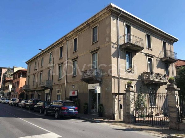 appartamento in vendita ad Erba