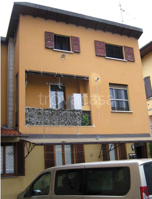 appartamento in vendita ad Erba