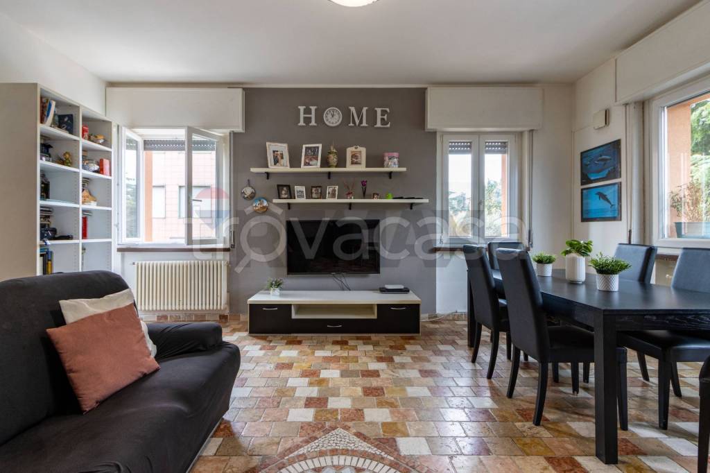 appartamento in vendita ad Erba