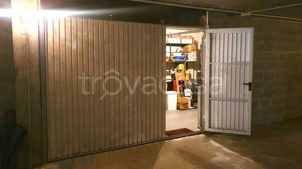 locale commerciale in vendita ad Erba