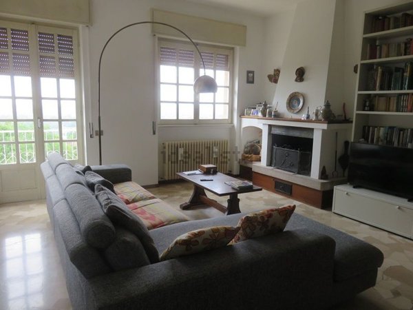 casa indipendente in vendita ad Erba