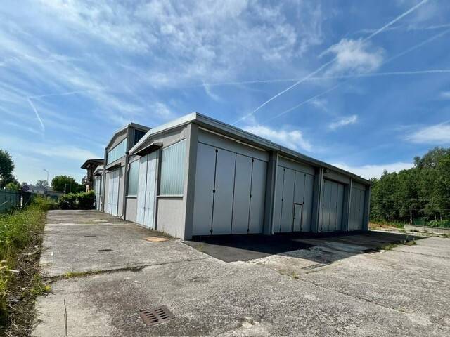 locale commerciale in vendita ad Erba