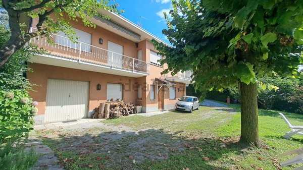 casa indipendente in vendita ad Erba