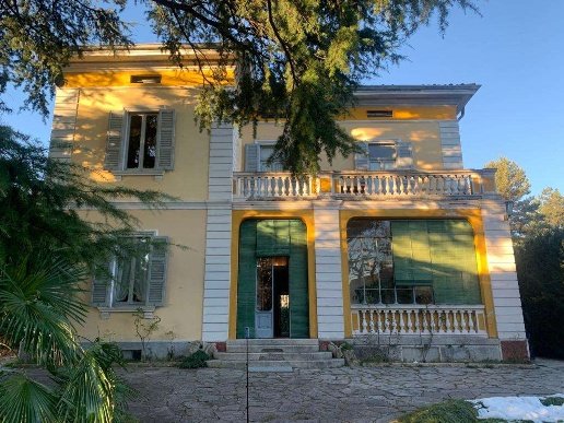 casa indipendente in vendita ad Erba