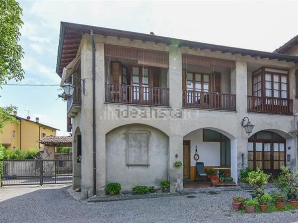 appartamento in vendita ad Erba