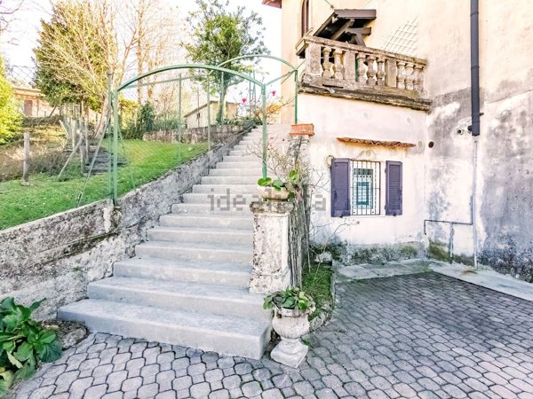 appartamento in vendita ad Erba