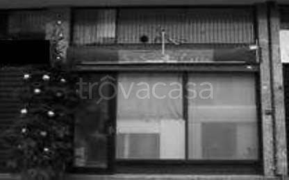 negozio in vendita ad Erba
