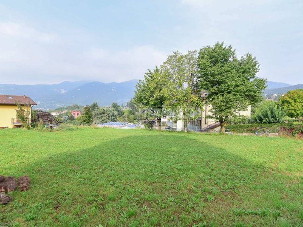 terreno edificabile in vendita ad Erba