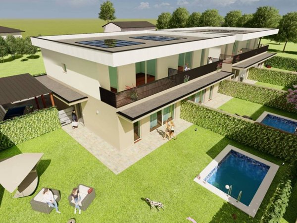 casa indipendente in vendita ad Erba