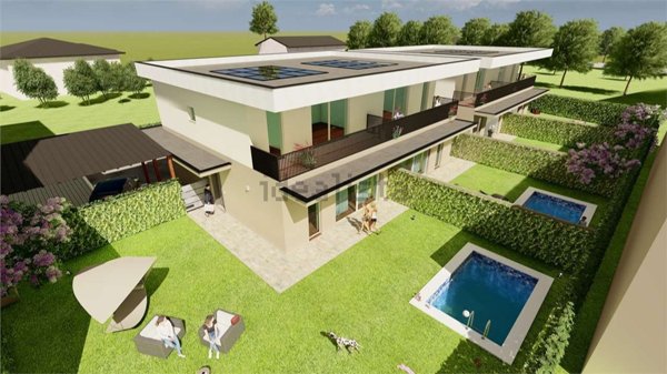 casa indipendente in vendita ad Erba