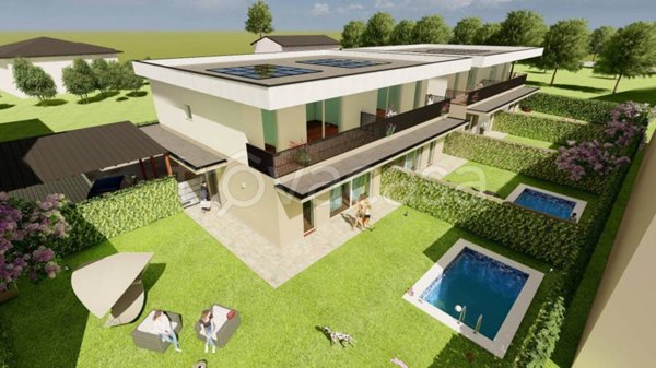 casa indipendente in vendita ad Erba