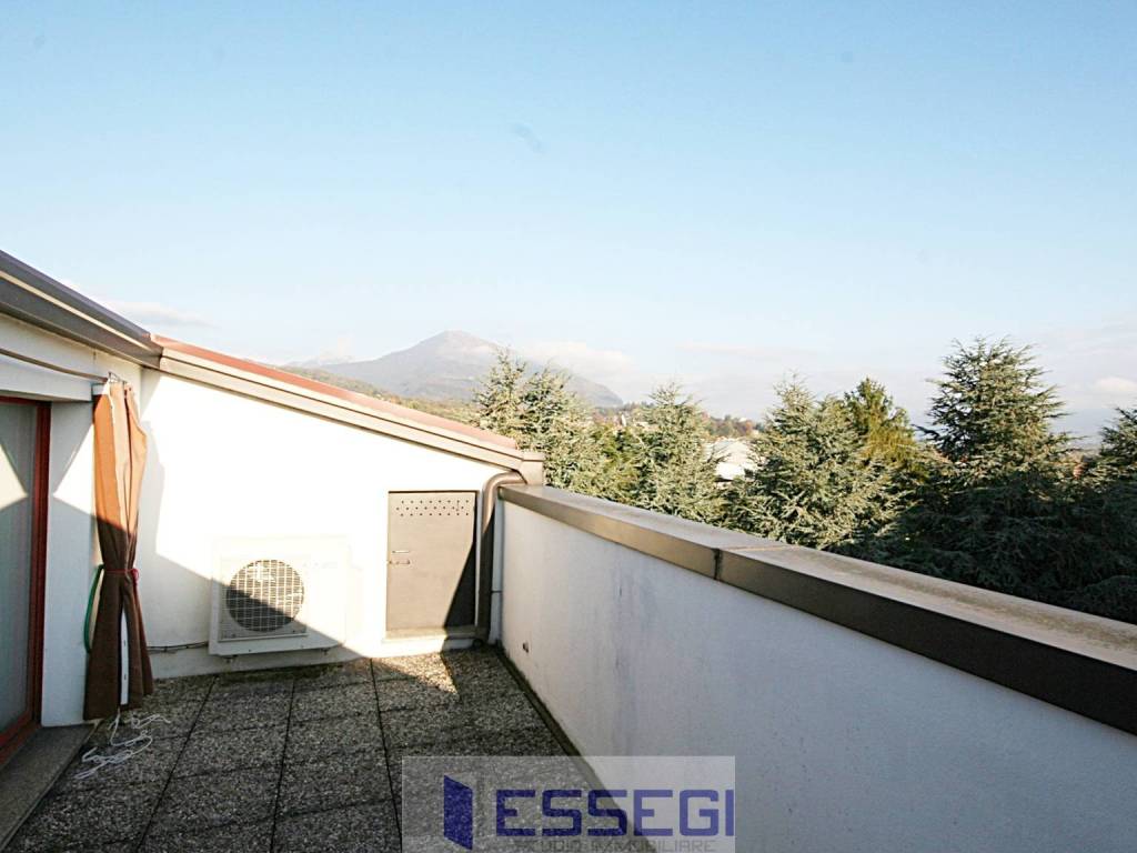 appartamento in vendita ad Erba