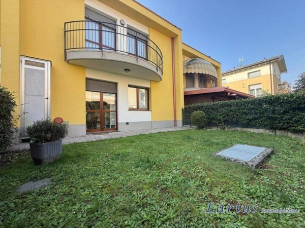 casa indipendente in vendita ad Erba