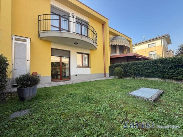 casa indipendente in vendita ad Erba