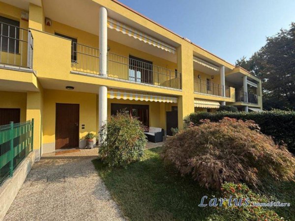 casa indipendente in vendita ad Erba