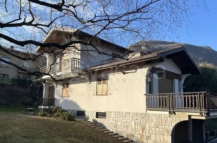 casa indipendente in vendita ad Erba