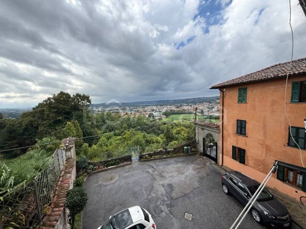 appartamento in vendita ad Erba