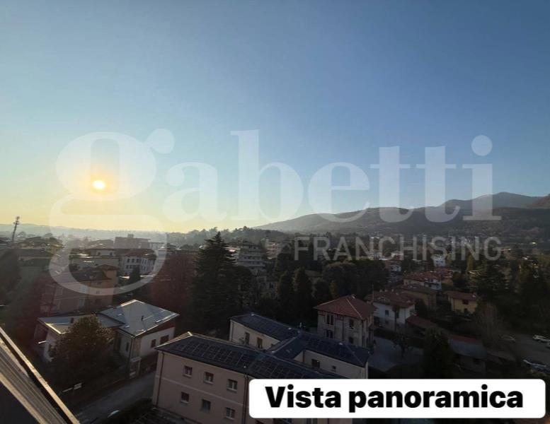 appartamento in vendita ad Erba