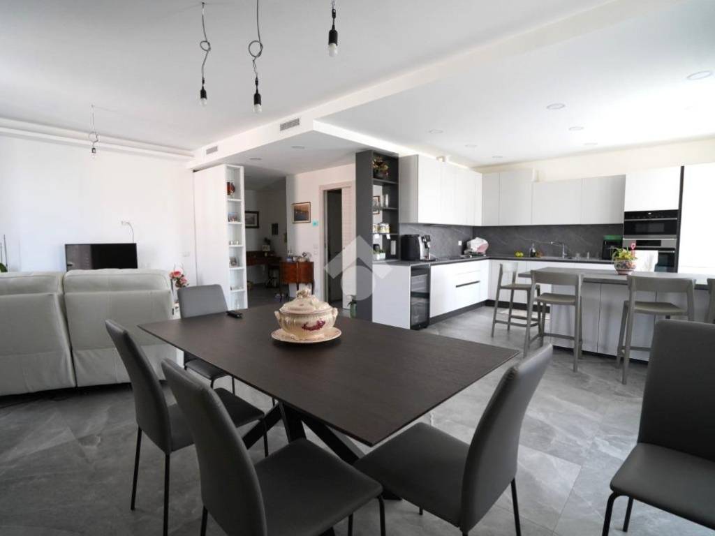 appartamento in vendita ad Erba