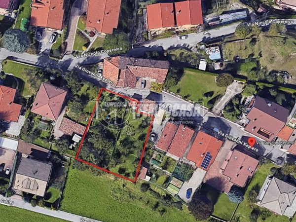 terreno edificabile in vendita ad Erba