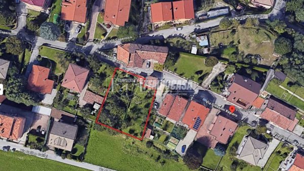 terreno edificabile in vendita ad Erba