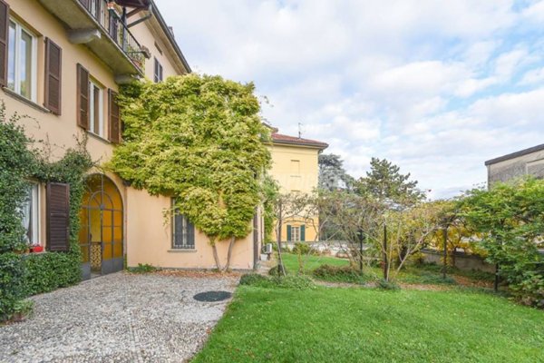 appartamento in vendita ad Erba