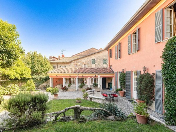 casa indipendente in vendita ad Erba