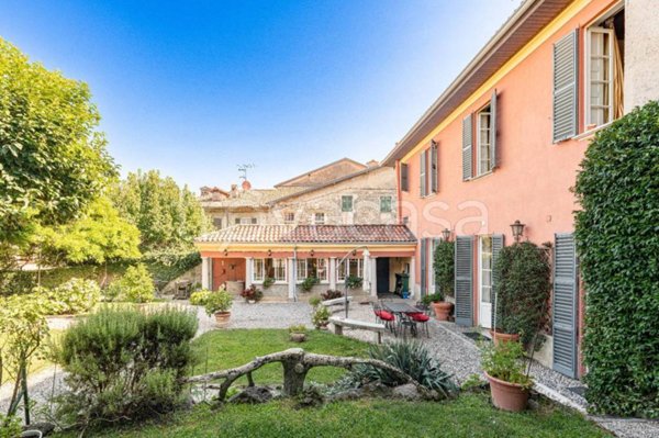 casa indipendente in vendita ad Erba