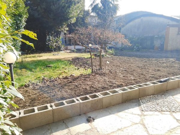 appartamento in vendita ad Erba