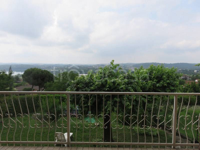 casa indipendente in vendita ad Erba