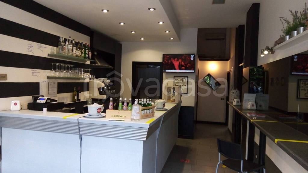 negozio in vendita ad Erba