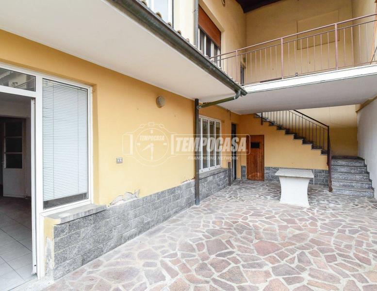 casa indipendente in vendita ad Erba