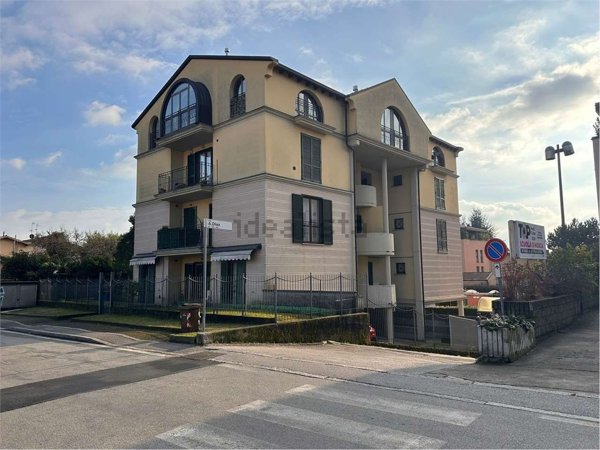 appartamento in vendita ad Erba