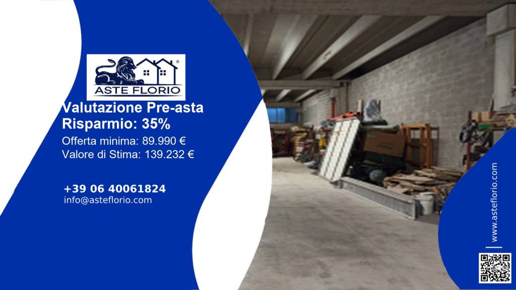 locale commerciale in vendita ad Erba