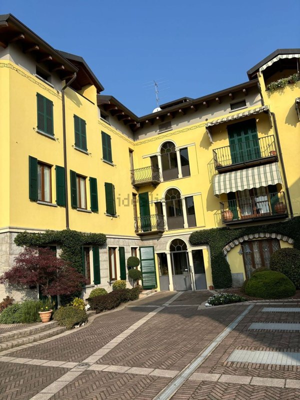 appartamento in vendita ad Erba