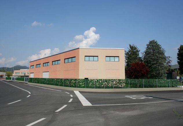 locale commerciale in vendita ad Erba