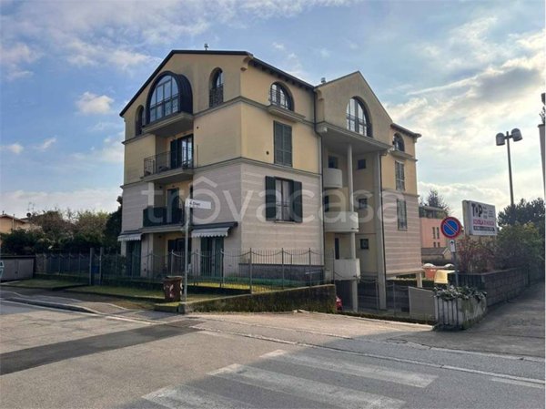 appartamento in vendita ad Erba