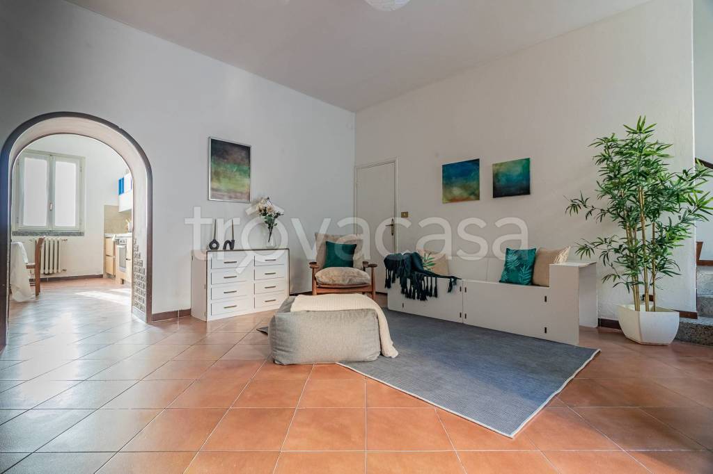 casa indipendente in vendita ad Erba