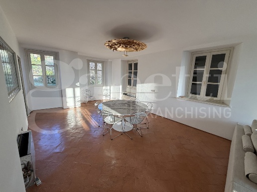 appartamento in vendita ad Erba