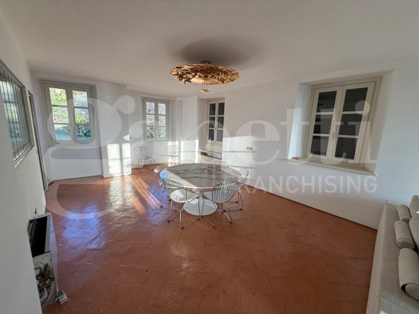 appartamento in vendita ad Erba