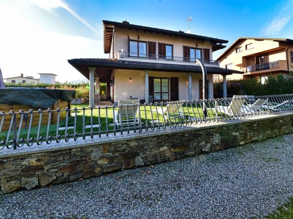 appartamento in vendita ad Erba