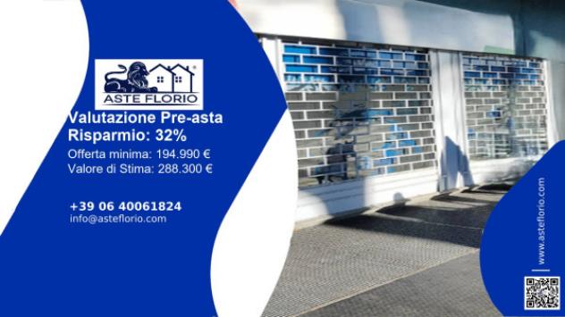 negozio in vendita ad Erba